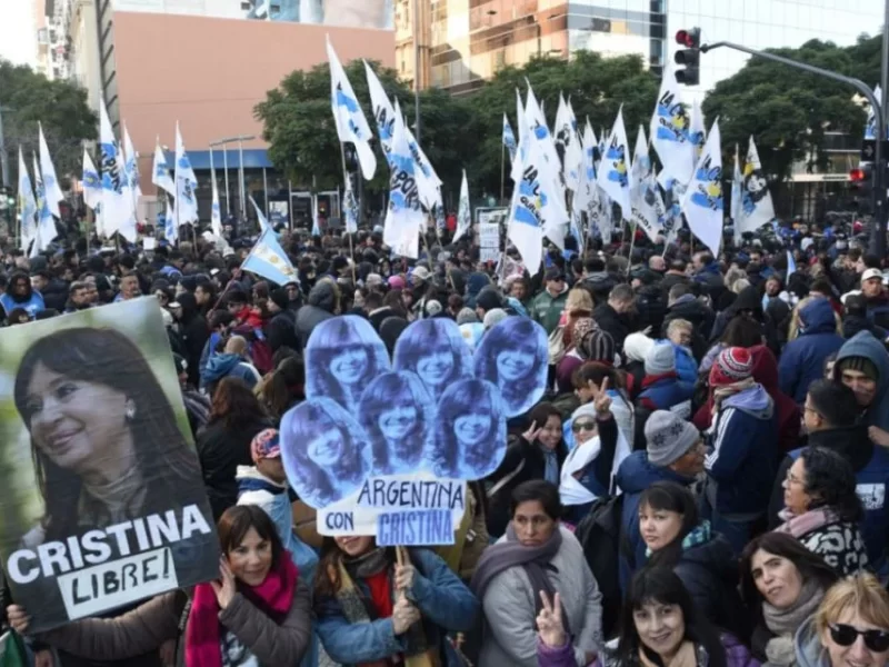 En el peronismo se muestran juntos, pero no están unidos