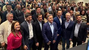 Los provincialismos se reacomodan: cambios para oxigenar gestiones y alerta hacia 2027